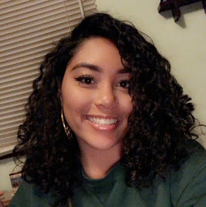 Meet your Posher, Olivia